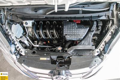 2017 Nissan Serena - Thumbnail
