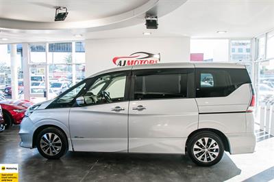 2017 Nissan Serena - Thumbnail
