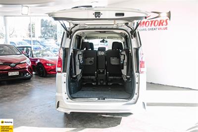 2017 Nissan Serena - Thumbnail