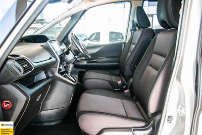2017 Nissan Serena - Thumbnail