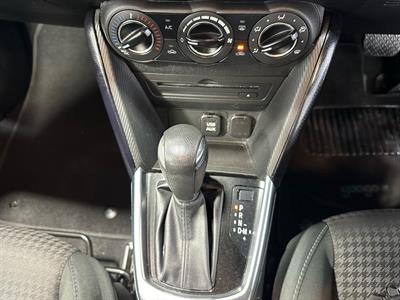 2020 Mazda MAZDA2 - Thumbnail