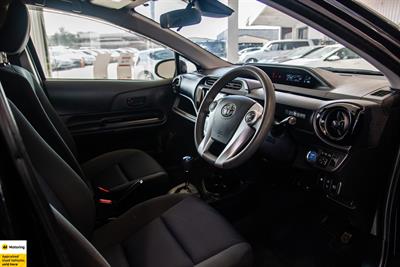 2015 Toyota Aqua - Thumbnail
