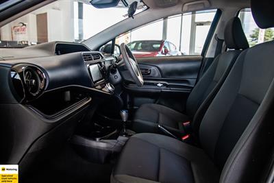 2015 Toyota Aqua - Thumbnail