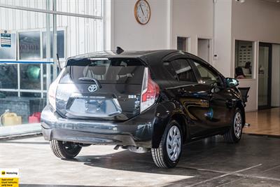 2015 Toyota Aqua - Thumbnail