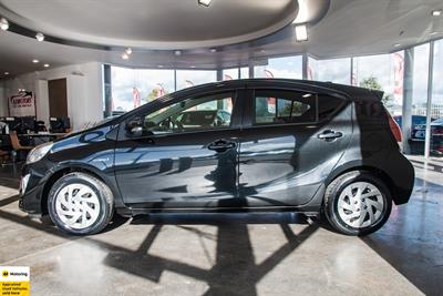 2015 Toyota Aqua - Thumbnail