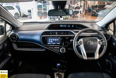 2015 Toyota Aqua - Thumbnail
