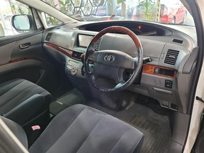 2010 Toyota Estima - Thumbnail