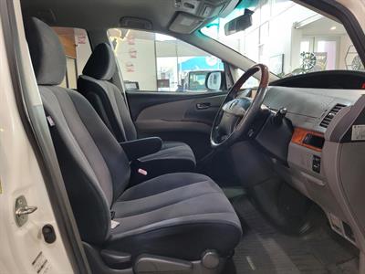 2010 Toyota Estima - Thumbnail
