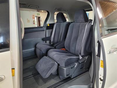 2010 Toyota Estima - Thumbnail