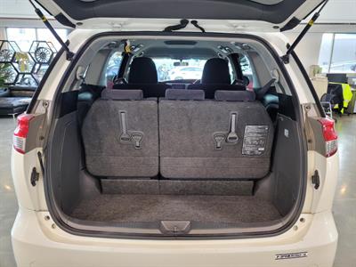 2010 Toyota Estima - Thumbnail