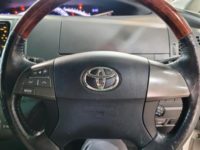 2010 Toyota Estima - Thumbnail
