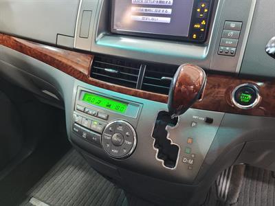 2010 Toyota Estima - Thumbnail