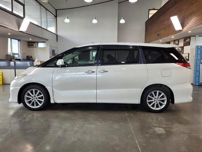 2010 Toyota Estima - Thumbnail