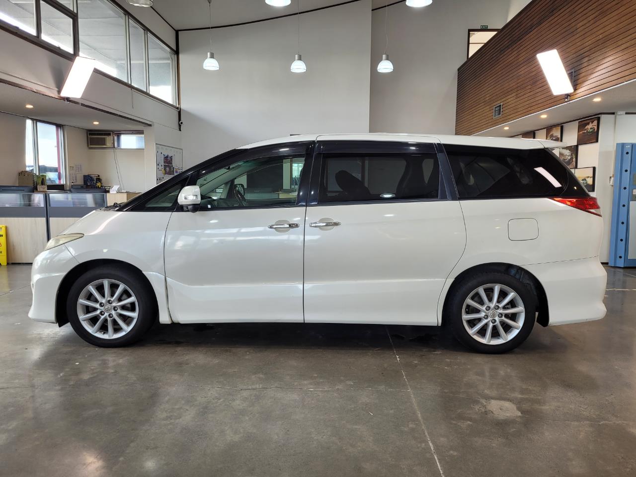 2010 Toyota Estima