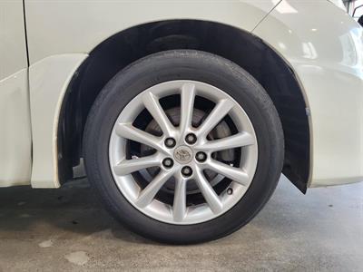 2010 Toyota Estima - Thumbnail