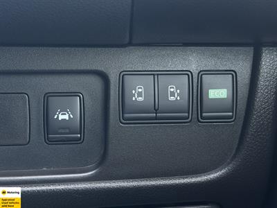 2014 Nissan Serena - Thumbnail