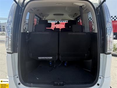 2014 Nissan Serena - Thumbnail