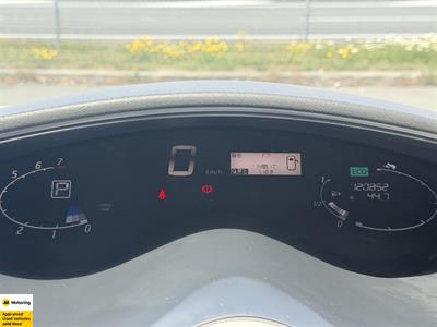 2014 Nissan Serena - Thumbnail