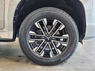 2023 Mitsubishi Pajero Sport - Thumbnail