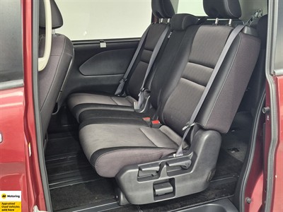 2016 Nissan Serena - Thumbnail