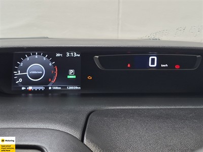 2016 Nissan Serena - Thumbnail