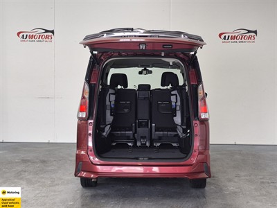 2016 Nissan Serena - Thumbnail