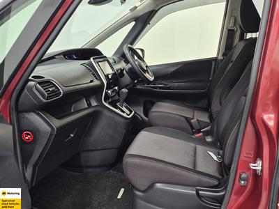 2016 Nissan Serena - Thumbnail