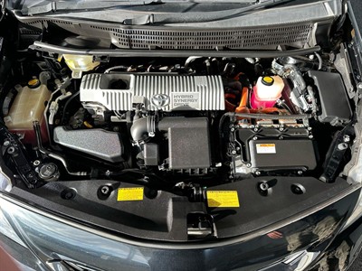 2014 Toyota Prius - Thumbnail