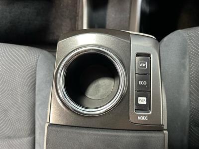 2014 Toyota Prius - Thumbnail