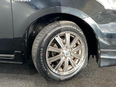 2014 Toyota Prius - Thumbnail