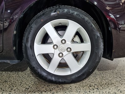2015 Toyota Spade - Thumbnail
