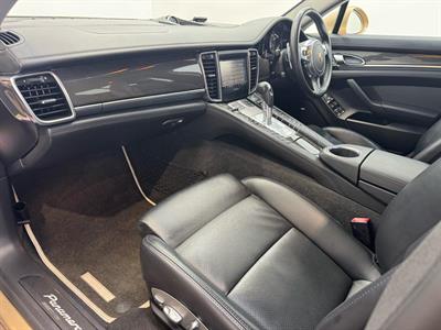 2013 Porsche PANAMERA - Thumbnail