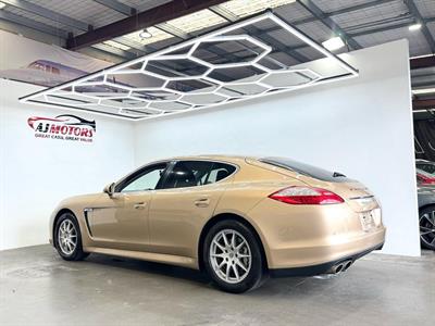 2013 Porsche PANAMERA - Thumbnail
