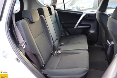 2018 Toyota RAV4 - Thumbnail