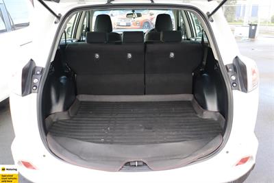 2018 Toyota RAV4 - Thumbnail
