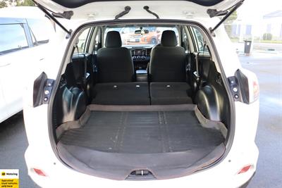 2018 Toyota RAV4 - Thumbnail