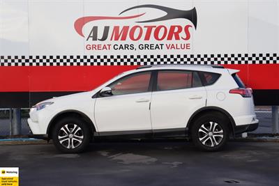 2018 Toyota RAV4 - Thumbnail