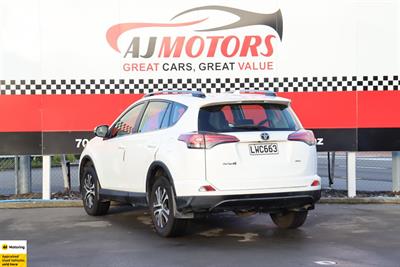 2018 Toyota RAV4 - Thumbnail