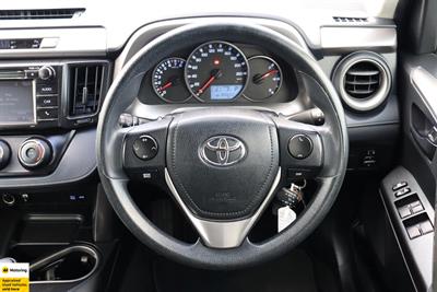 2018 Toyota RAV4 - Thumbnail