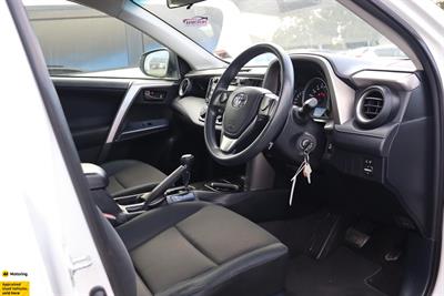2018 Toyota RAV4 - Thumbnail