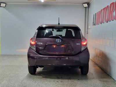 2015 Toyota Aqua - Thumbnail