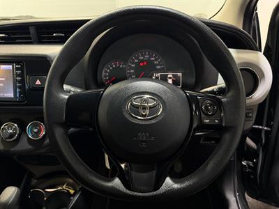 2015 Toyota Vitz - Thumbnail