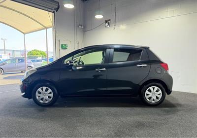 2015 Toyota Vitz - Thumbnail