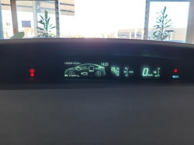 2014 Toyota Prius - Thumbnail