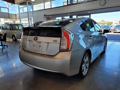 2014 Toyota Prius - Thumbnail