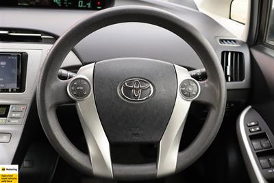 2016 Toyota Prius - Thumbnail