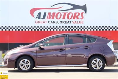 2013 Toyota Prius - Thumbnail