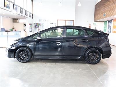 2013 Toyota Prius - Thumbnail
