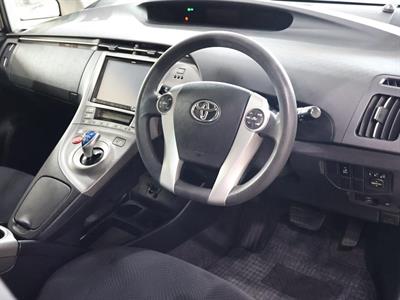 2013 Toyota Prius - Thumbnail
