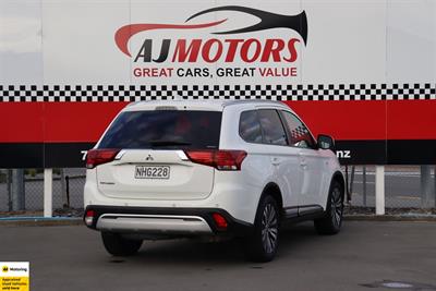 2021 Mitsubishi Outlander - Thumbnail